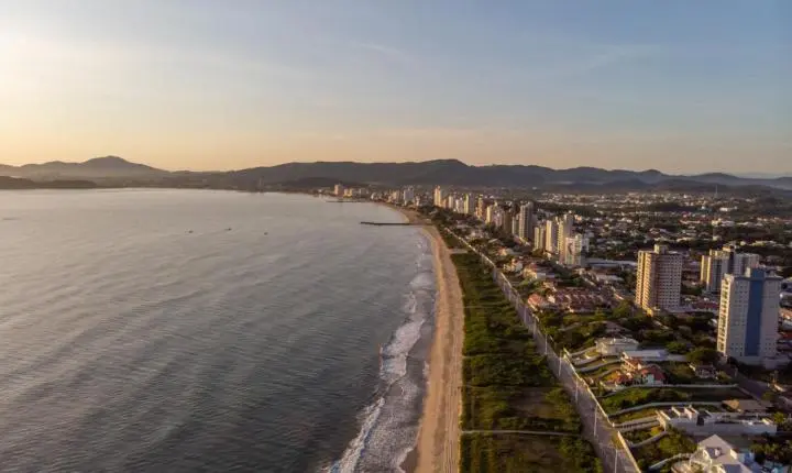 Penha (SC) é a 3ª cidade fora das capitais mais atrativa para imóveis de alto padrão no Brasil