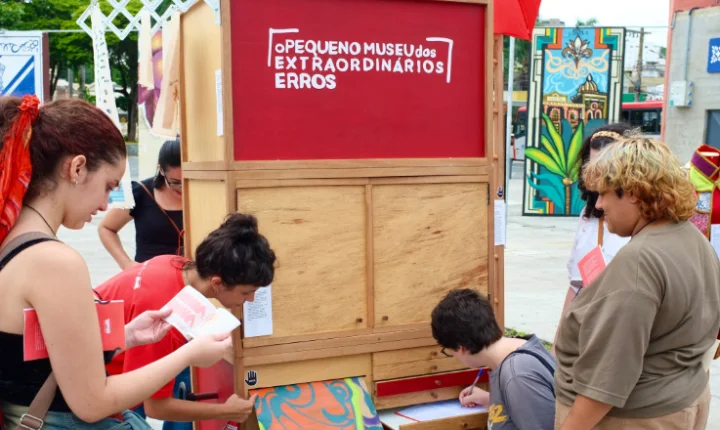 Pequeno Museu dos Extraordinários Erros realiza segunda circulação gratuita em Juiz de Fora