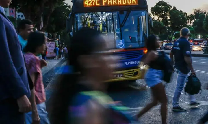 Solidão e exaustão aumentam a abstenção nas urnas no Brasil
