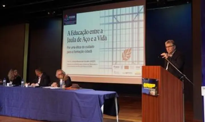 Pesquisadores buscam soluções para evitar colapso na saúde mental de professores do ensino básico