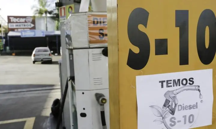 Petrobras aprova subvenção para diesel e ajusta preços em R$ 1,12