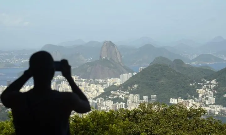 Polícia militar reforça patrulhamento no Rio de Janeiro para o feriado