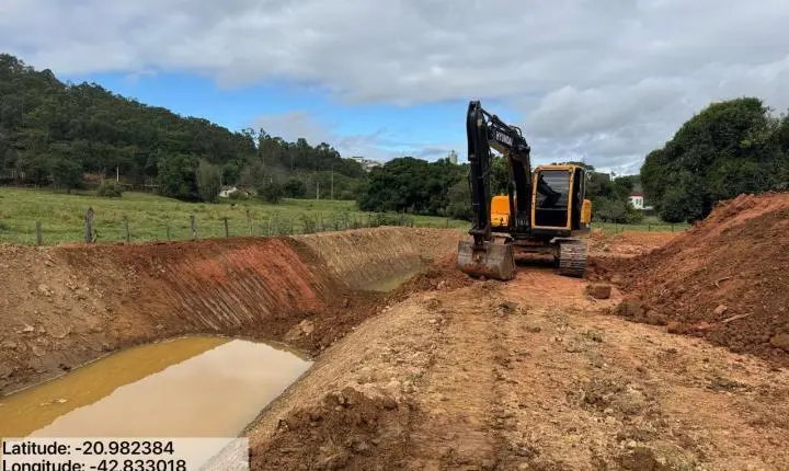 Polícia flagra construção irregular em área de preservação e aplica multa em Visconde do Rio Branco
