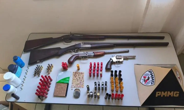 Polícia Militar de Meio Ambiente apreende armas e materiais ilegais durante operação em São João del-Rei