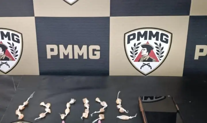 Polícia Militar prende mulher foragida da Justiça dentro de fórum em Ubá