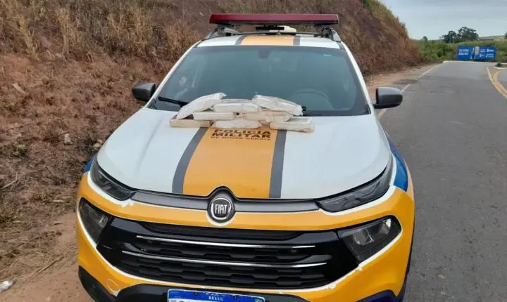 Polícia Militar Rodoviária apreende cocaína na MG-447 e prende suspeito que levaria droga para Juiz de Fora