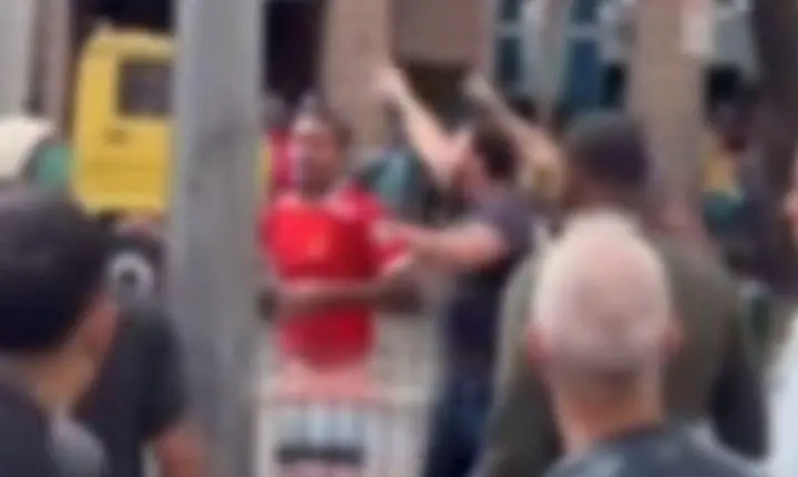 Populares perseguem e detêm homem após roubo de celular na Rua Halfeld