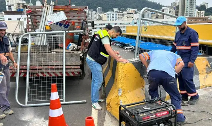 Prefeitura inicia instalação de gradis no Viaduto Roza Cabinda em Juiz de Fora