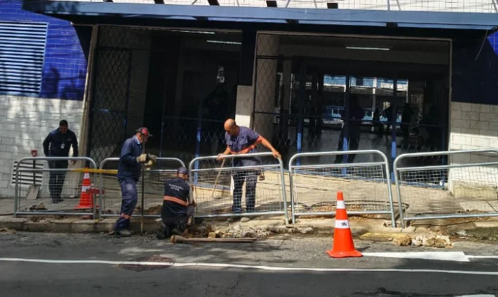 Prefeitura instala gradis em frente à nova sede do Colégio João XXIII no Centro