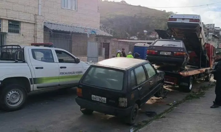 Prefeitura retira mais 16 veículos abandonados das ruas de Juiz de Fora