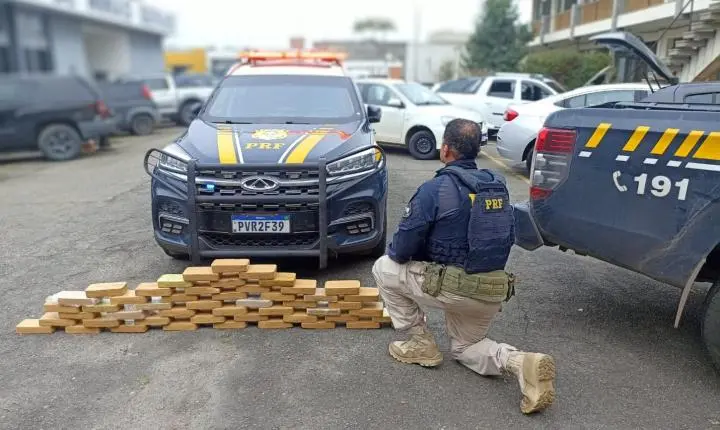 PRF e PM apreendem cerca de 50 kg de pasta base de cocaína na BR-040, em Juiz de Fora
