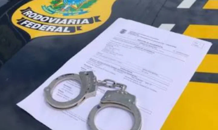 PRF prende caminhoneiro em Muriaé por dívida de pensão alimentícia de R$ 10,8 mil