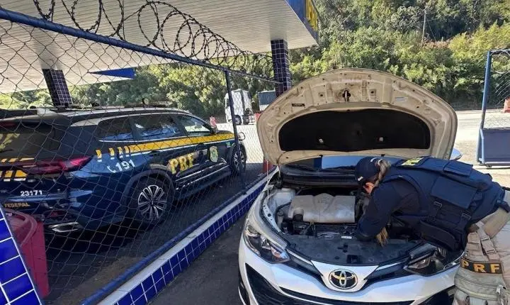 PRF recupera carro clonado roubado no Rio de Janeiro e prende motorista na BR-040, em Juiz de Fora