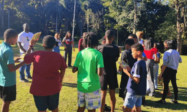 Projeto Educatur reúne crianças e adolescentes para atividades lúdicas no Parque da Lajinha