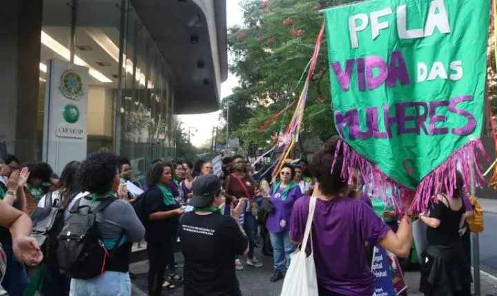 Projeto tipifica como crime incentivar suicídio na violência doméstica