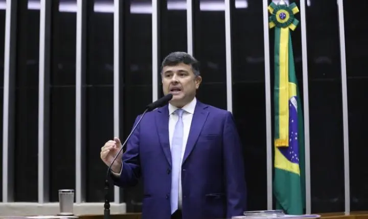 Projeto de lei exige técnico de enfermagem em escolas de tempo integral para reforçar a saúde escolar