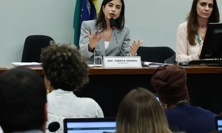 Câmara dos Deputados avança com proposta para criminalizar misoginia