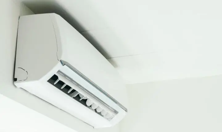 Quanto o ar-condicionado pesa no bolso? Simulador mostra impacto real na conta de luz em diferentes regiões do Brasil