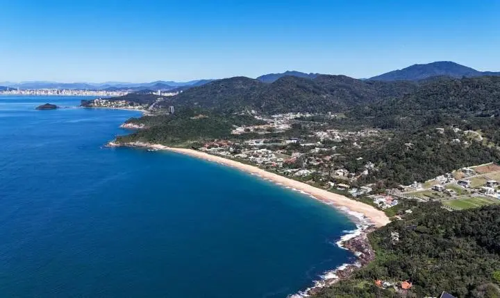 Quanto vale morar perto de águas limpas? Estudo calcula impacto na valorização dos imóveis