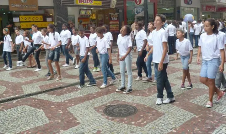 Rede Municipal de Juiz de Fora promove 13ª edição da Dança da Escola no Calçadão