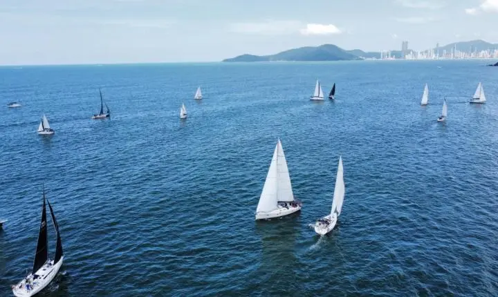 Regata celebra os 64 anos de Navegantes e deve reunir cerca de 100 velejadores