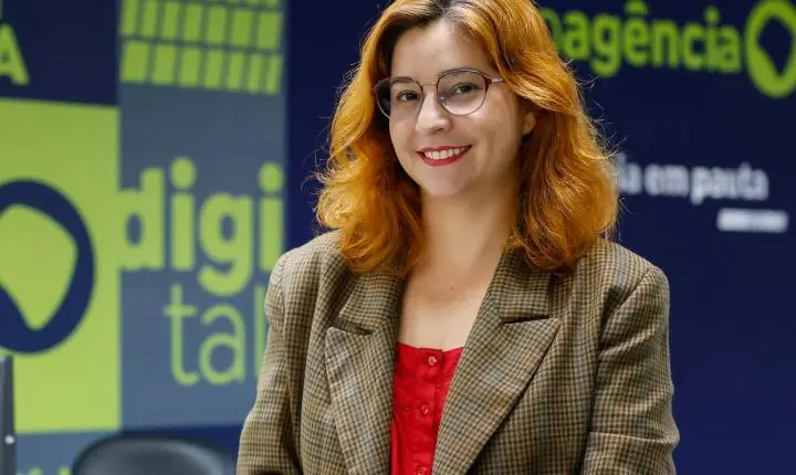 Repórter Tâmara Freire é finalista no Prêmio SBIm por cobertura de vacinação