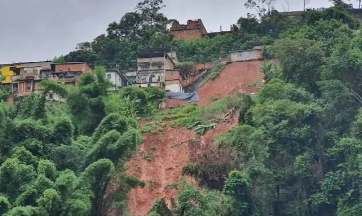 Risco geológico persiste no Vitorino Braga e moradores cobram intervenção definitiva após novo colapso de barreira