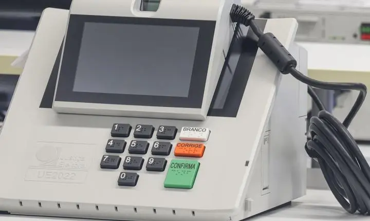 Como a urna eletrônica garante a segurança e transparência do voto no Brasil