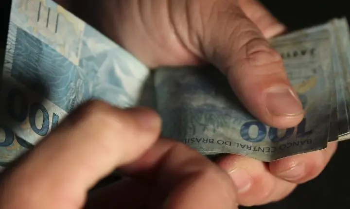 Salário médio do trabalhador brasileiro atinge novo recorde histórico