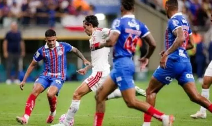 SEGUE I LÍDER! Flamengo goleia Bahia e mantém liderança após Palmeiras vencer mesmo com um jogador a menos