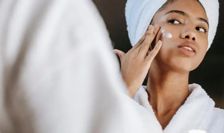 Skincare diurno e noturno: quais são as principais diferenças e benefícios?