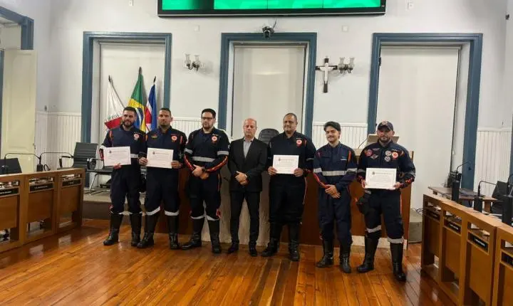 Socorristas do SAMU recebem Moção de Aplausos na Câmara de Juiz de Fora