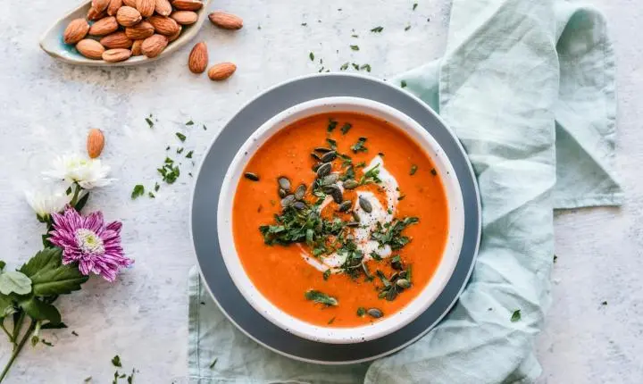 Sopas e caldos nutritivos para o inverno: receitas que aquecem, saciam e cuidam do corpo