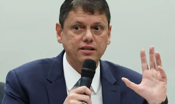 TCESP aprova contas de Tarcísio de 2025 com ressalvas em São Paulo