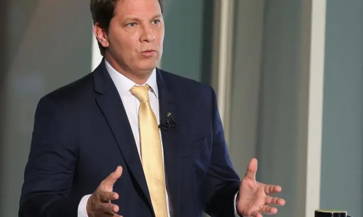 STF encontra dificuldades para notificar Mário Frias sobre apuração de filme de Bolsonaro