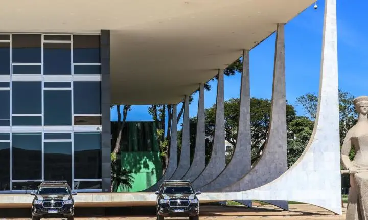 STF retoma julgamento sobre uberização e vínculo trabalhista nesta quinta (27)