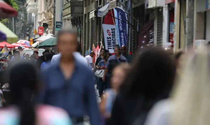 Desemprego de pretos é 55% superior ao de brancos, aponta IBGE