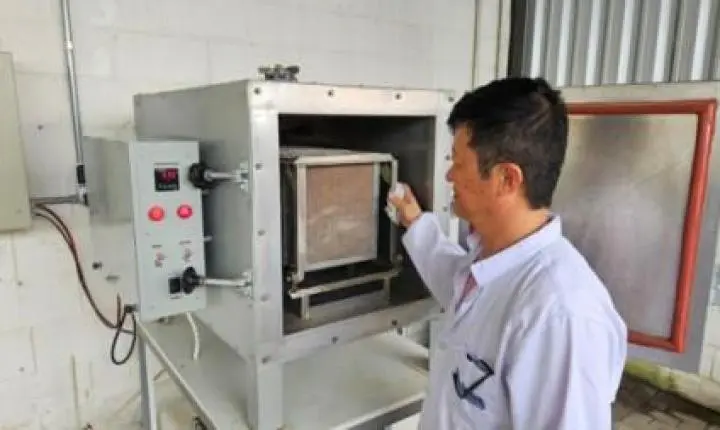 Tecnologia baseada em fibras sintéticas recicladas permite produzir água potável a partir da umidade do ar