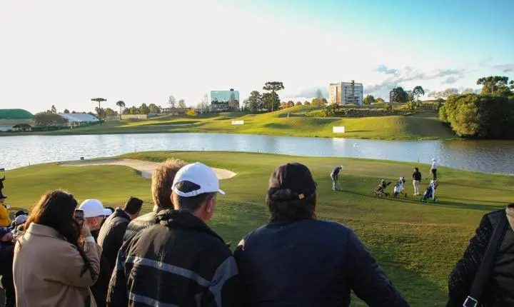 Torneio de golfe reúne mais de 300 jogadores e movimenta agenda esportiva no Sul do Brasil
