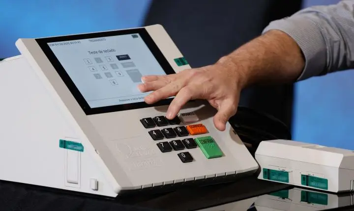 TSE destaca a transparência e a segurança da urna eletrônica para 2026