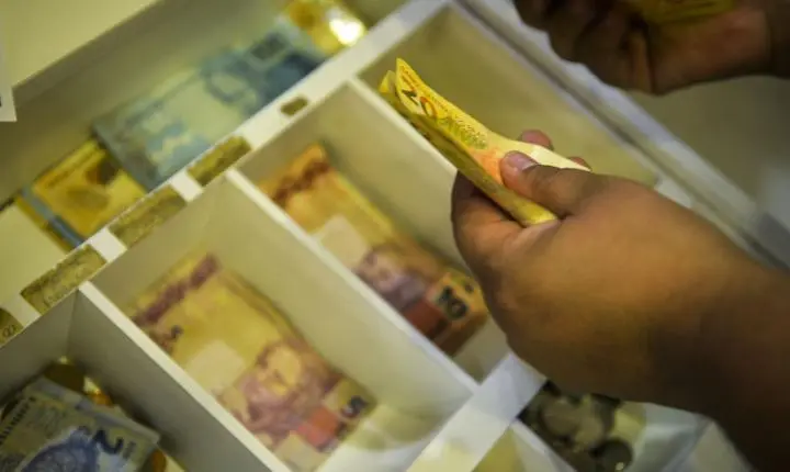 Último lote do abono salarial de 2026 é pago para nascidos em novembro e dezembro