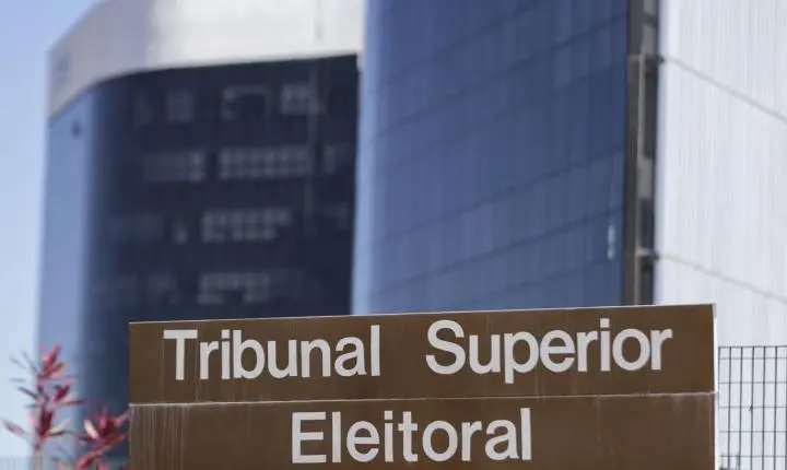 TSE analisa liminar que suspendeu pesquisa desfavorável a Flávio Bolsonaro