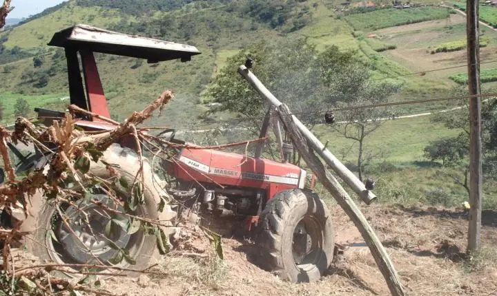 Uso de máquinas agrícolas próximo à rede elétrica provoca mortes e Cemig alerta para riscos em Minas Gerais