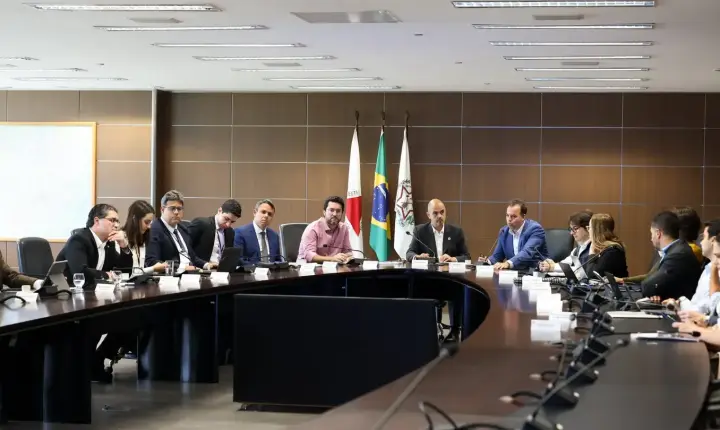Governo de Minas apresenta cenário de obras para equipe de transição