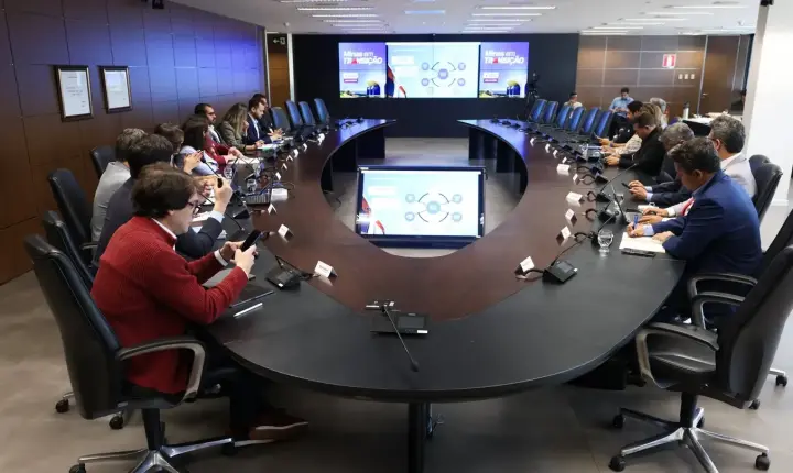 Governo de Minas debate políticas de educação na terceira reunião de transição