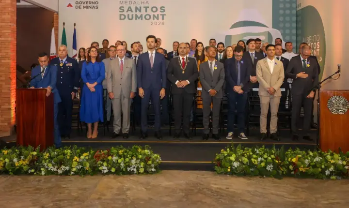 Secretário de Educação de Minas Gerais recebe a Medalha Santos Dumont