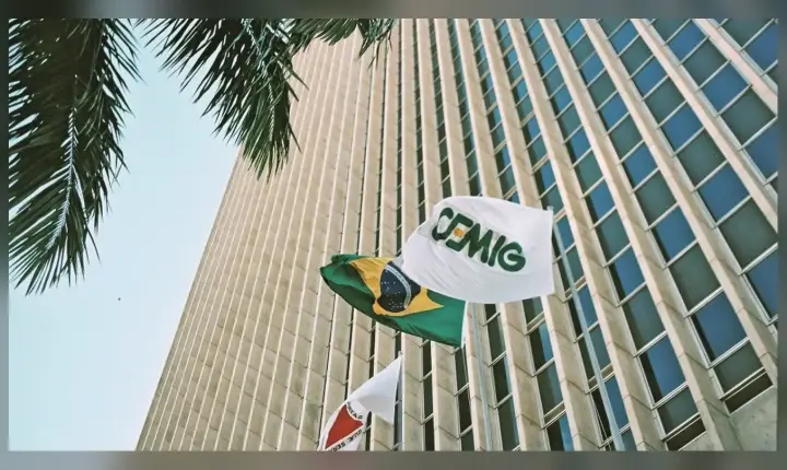 Cemig esclarece responsabilidade por tampas em calçadas