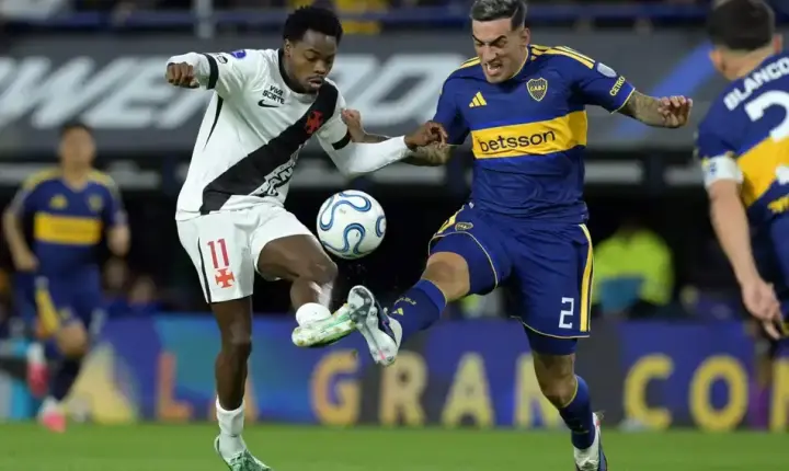 Vasco cala La Bombonera com um a menos, bate o Boca Juniors por 1 a 0 e larga na frente na semifinal