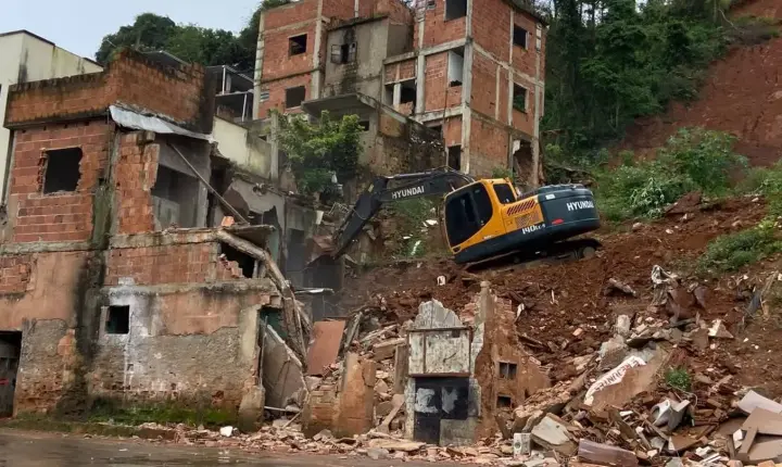 Defesa Civil de Juiz de Fora conclui demolição de dez imóveis