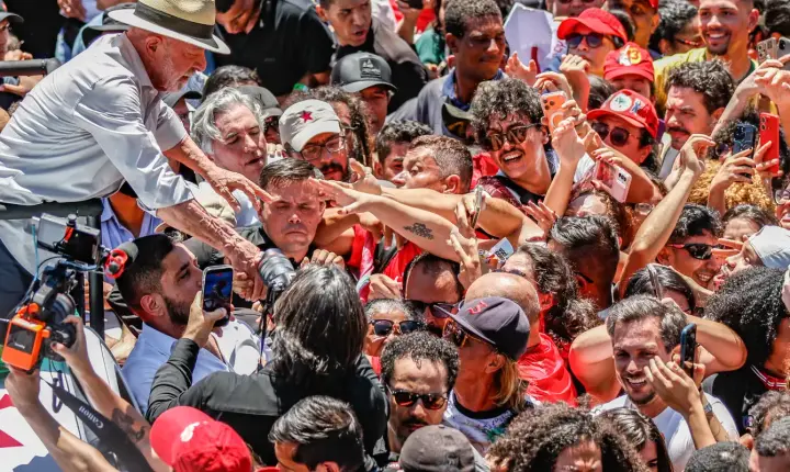 Lula anuncia que PT vai recorrer na Justiça contra suspensão de canal